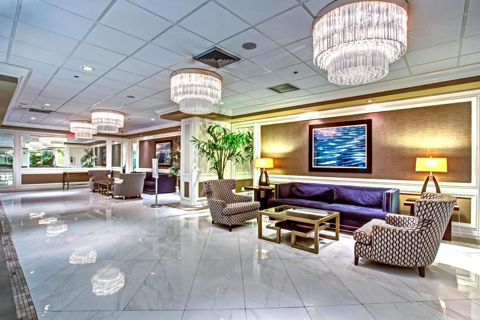 Doubletree By Hilton Grand Biscayne Bay Hotel