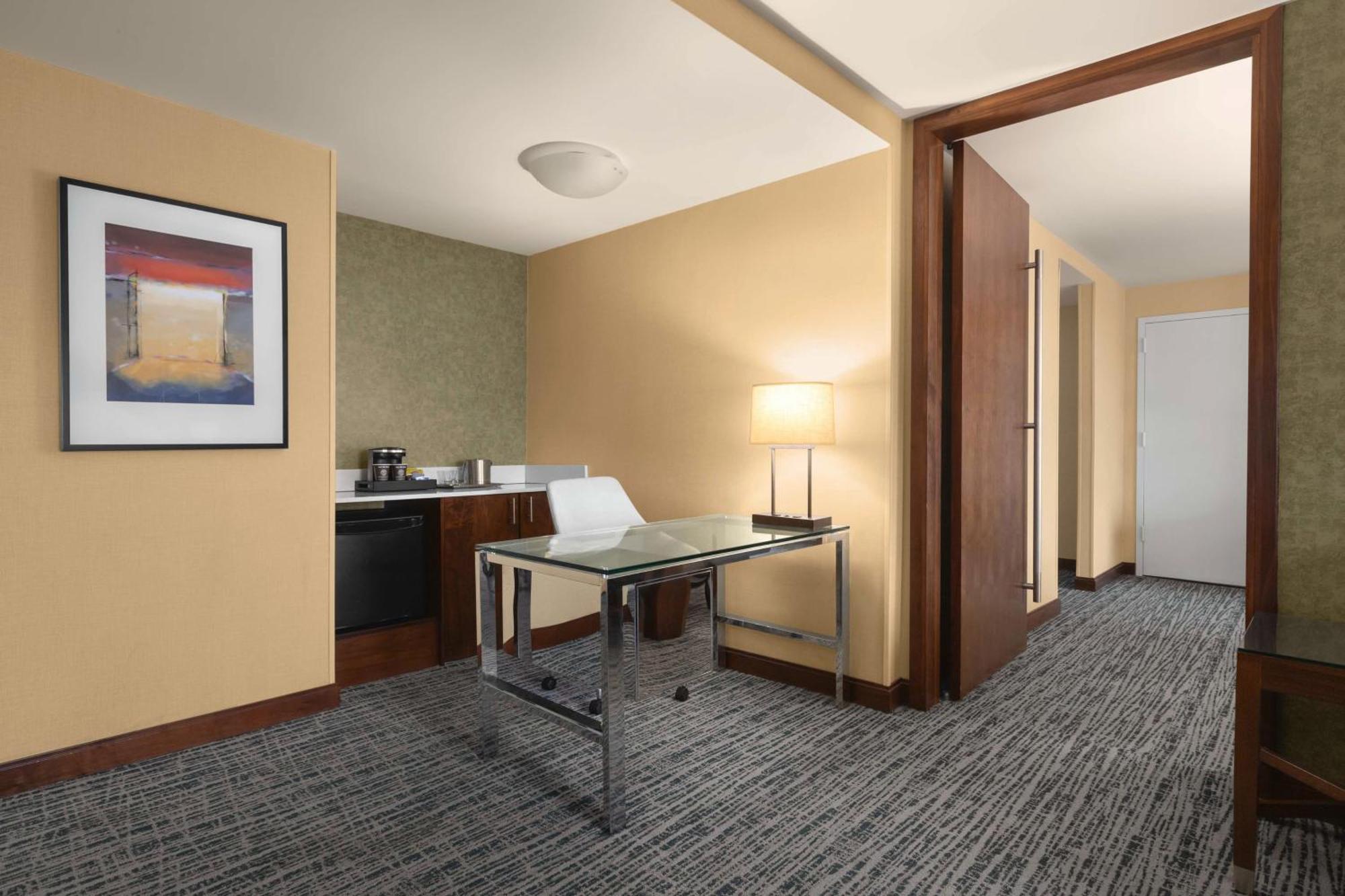 Hilton Downtown 4*
