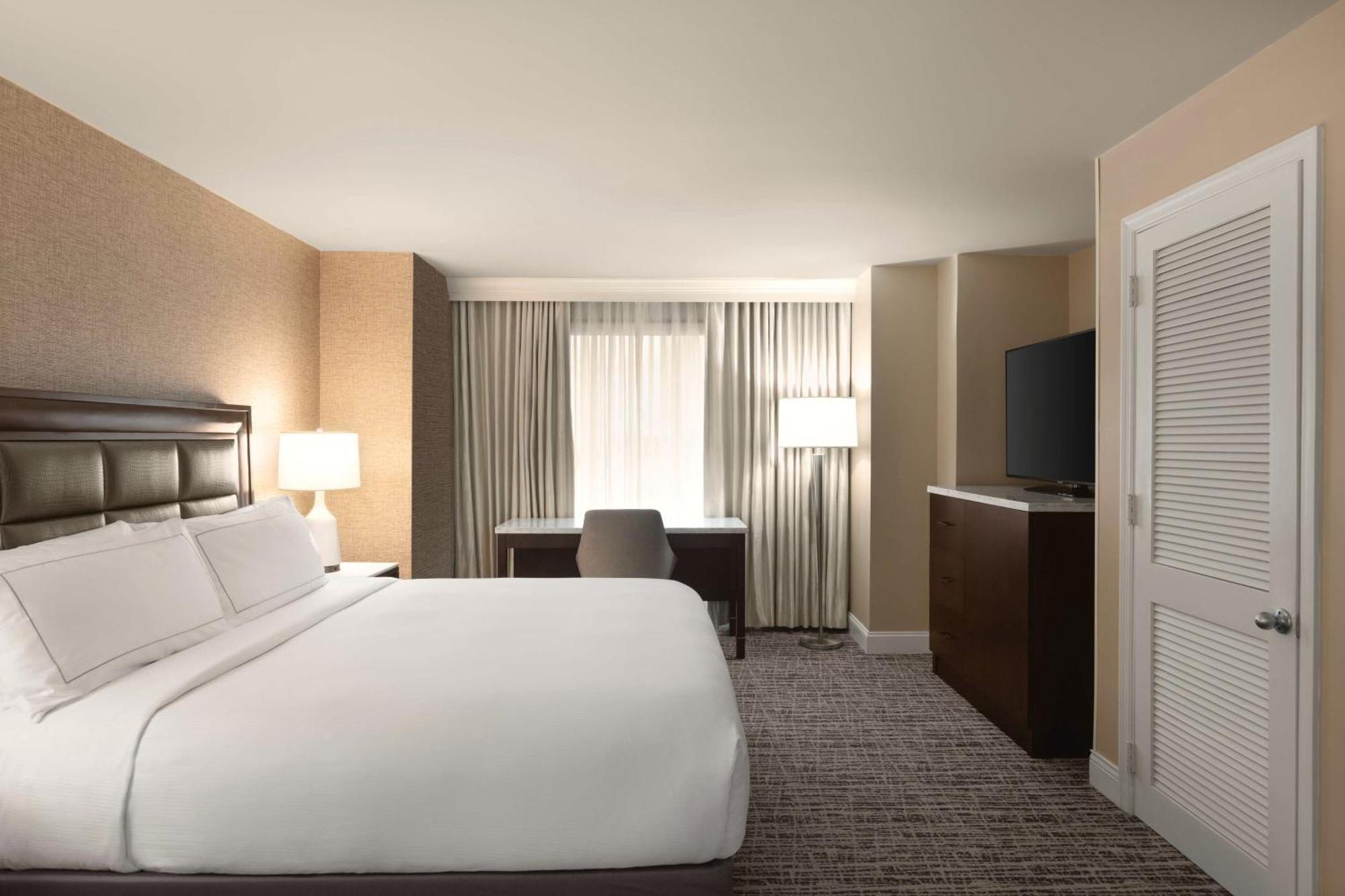 Hilton Downtown Hotel 4*