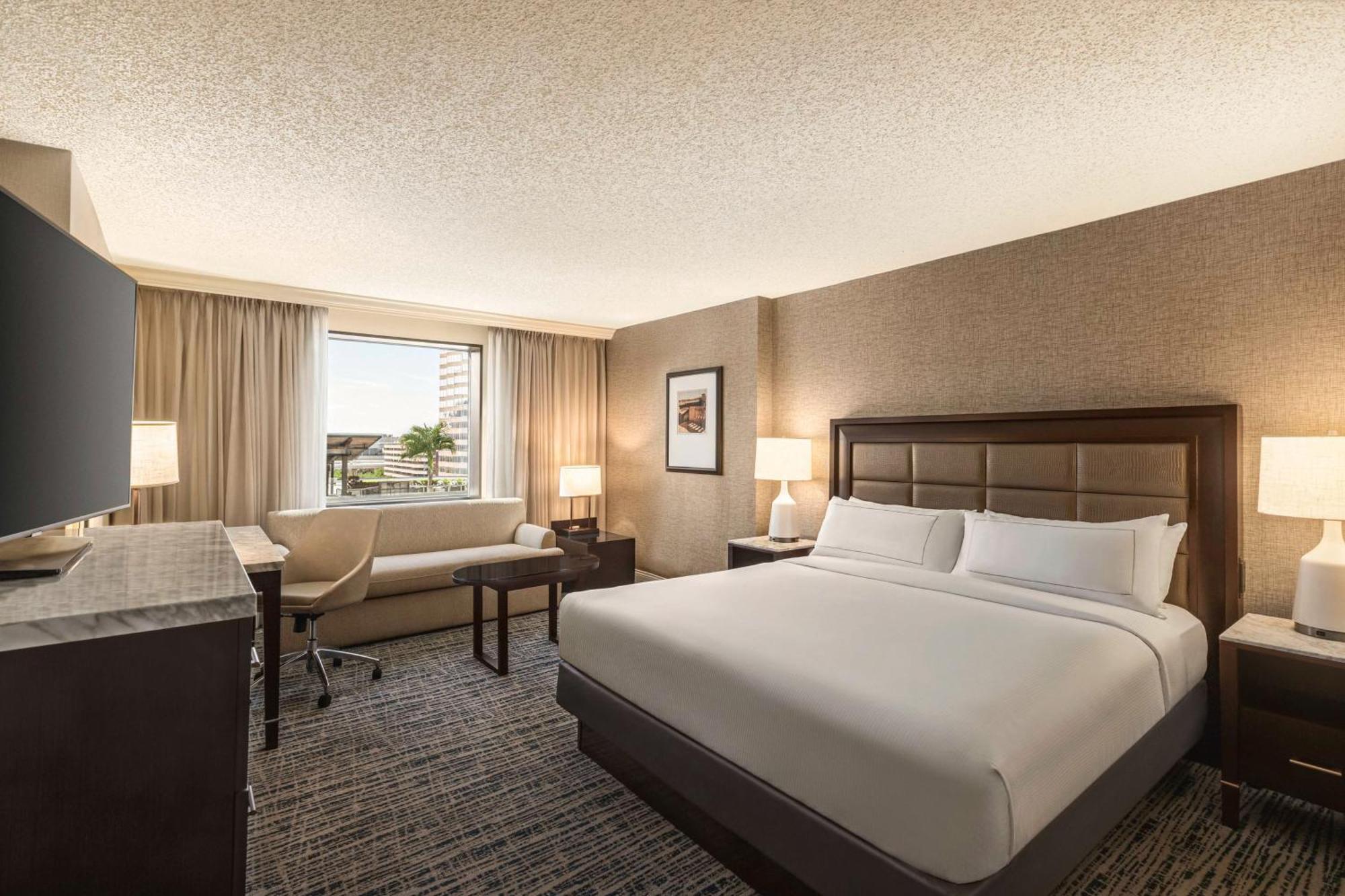 Hilton Downtown Hotel 4*