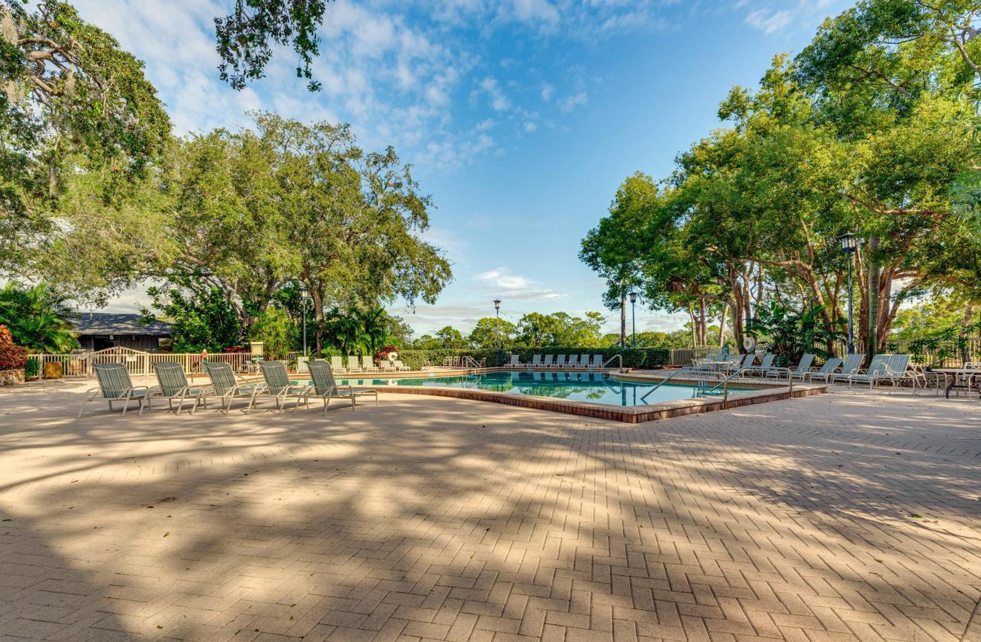 8 Mi To Honeymoon Island Golf Getaway With Balcony! Apartment