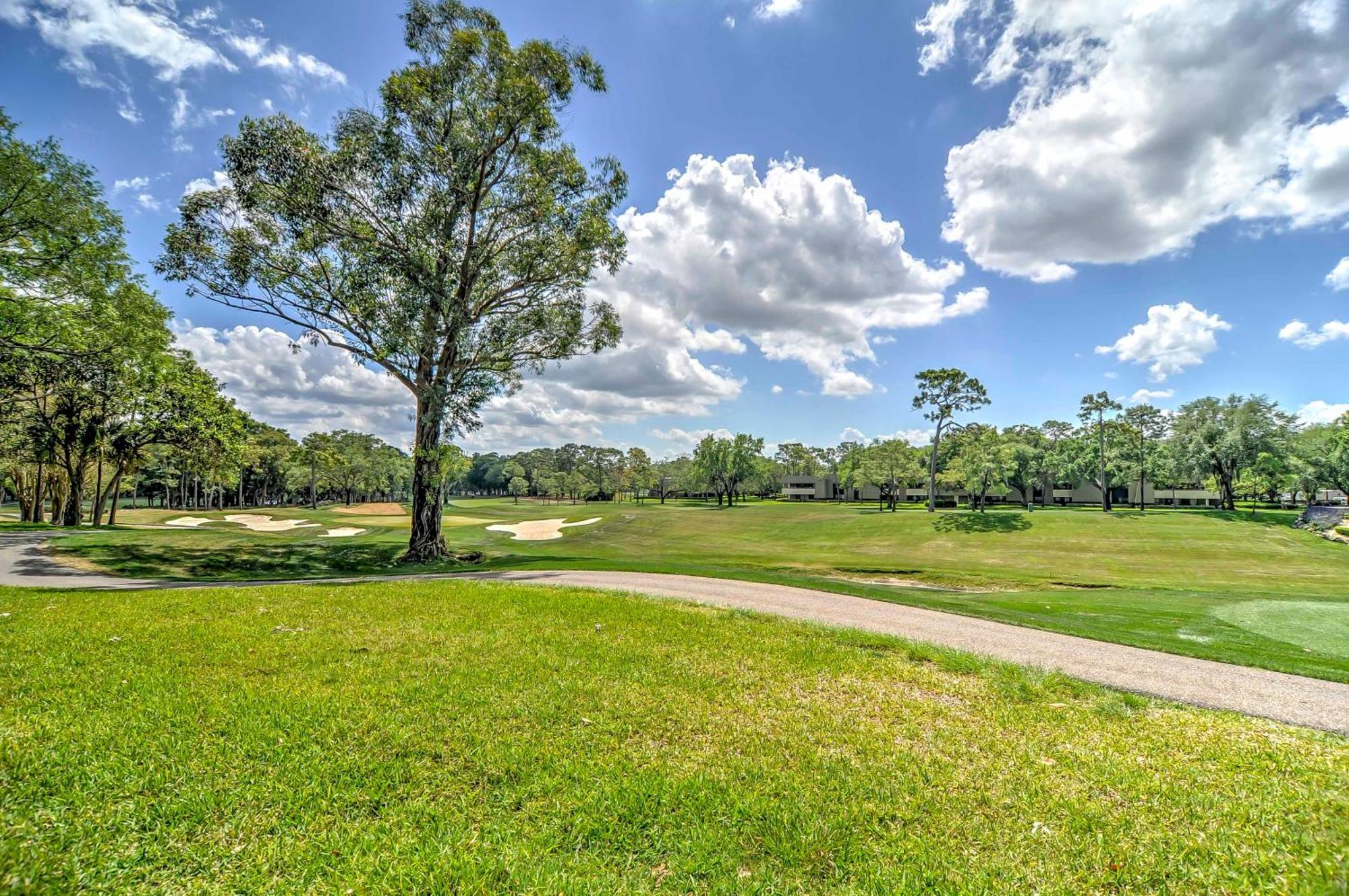 8 Mi To Honeymoon Island Golf Getaway With Balcony!