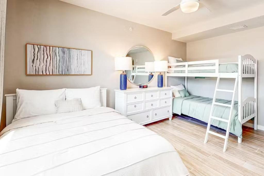 Gulf Access With Boat Slip, Heated Saltwater Pool, Dog-friendly-bacino Vista #308 - Roelens Cape Coral