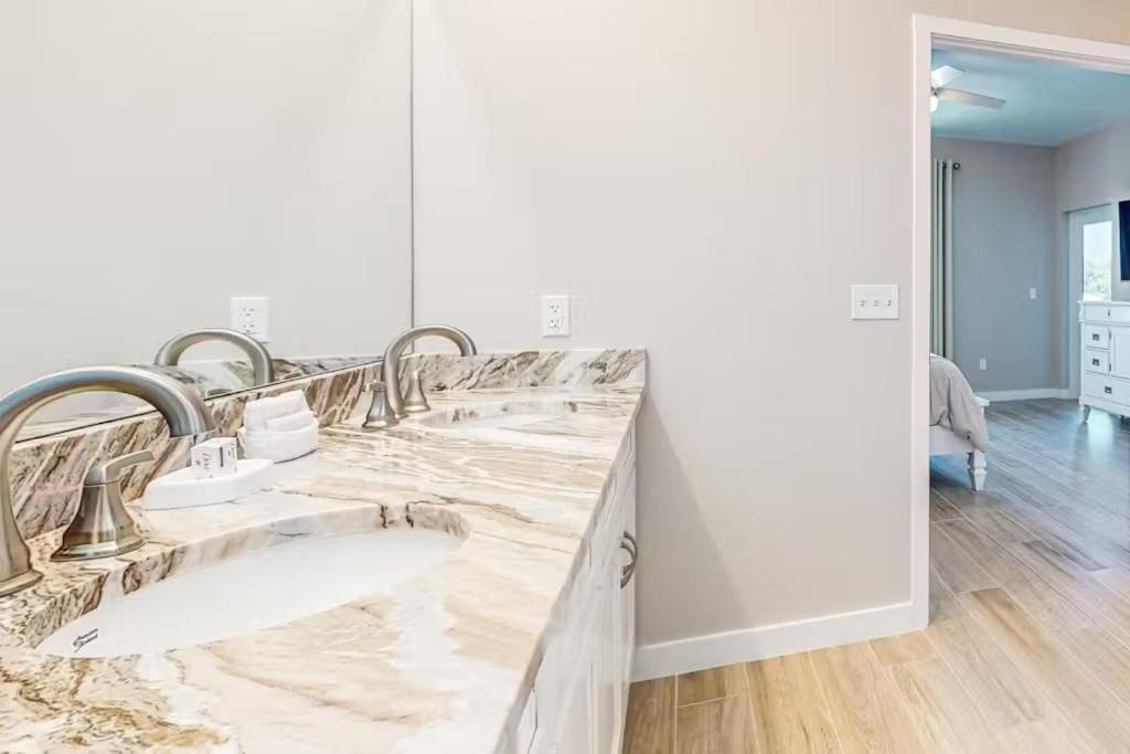 Gulf Access With Boat Slip, Heated Saltwater Pool, Dog-friendly - Bacino Vista #201 - Roelens