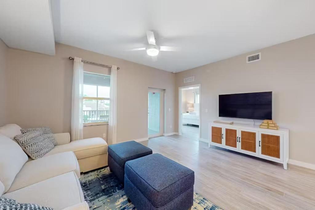 Gulf Access With Boat Slip, Heated Saltwater Pool, Dog-friendly - Bacino Vista #201 - Roelens Cape Coral