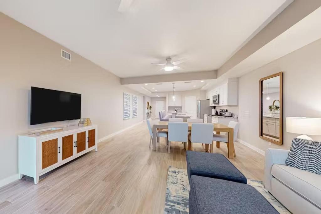 Gulf Access With Boat Slip, Heated Saltwater Pool, Dog-friendly - Bacino Vista #201 - Roelens Holiday home *