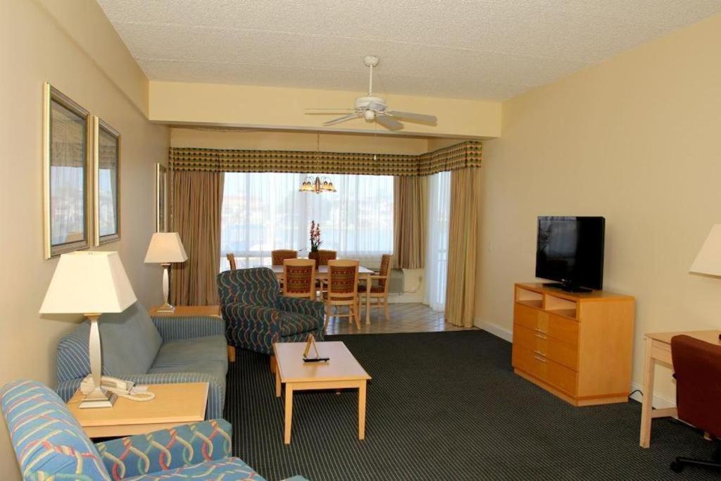 Chart House And Marina Motel
