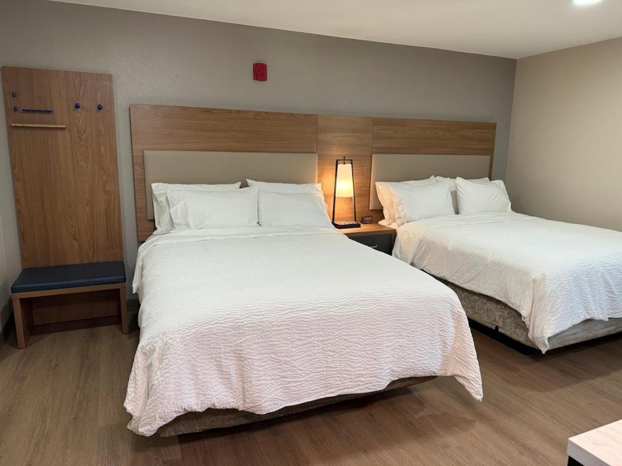 Candlewood Southpoint 2*