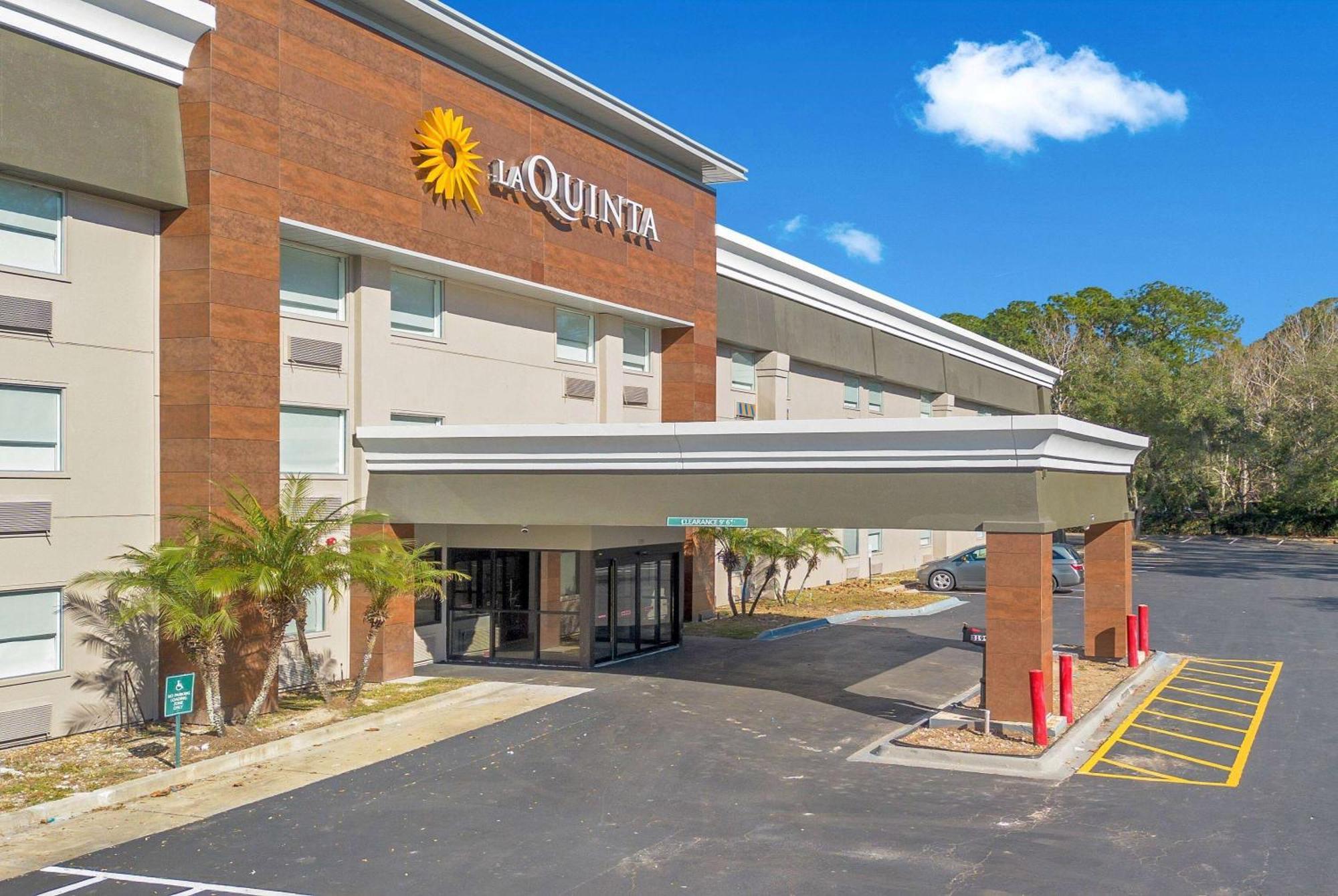 La Quinta & By Wyndham Mandarin Hotel