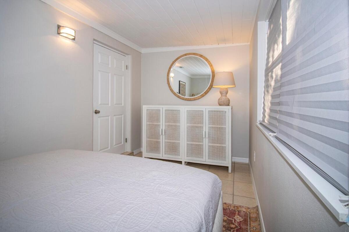 Charming Manasota Key Duplex With Access- Ib14