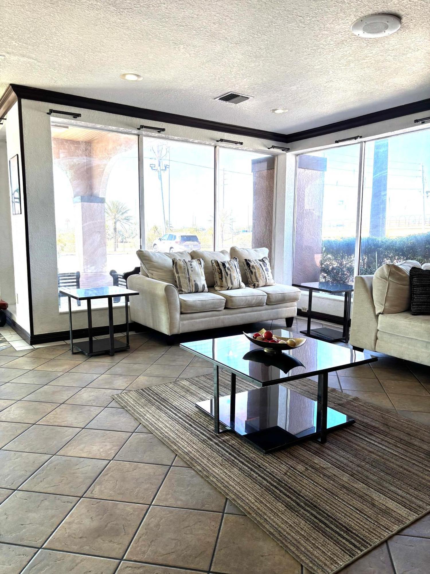 Ramada By Wyndham Orlando South Davenport