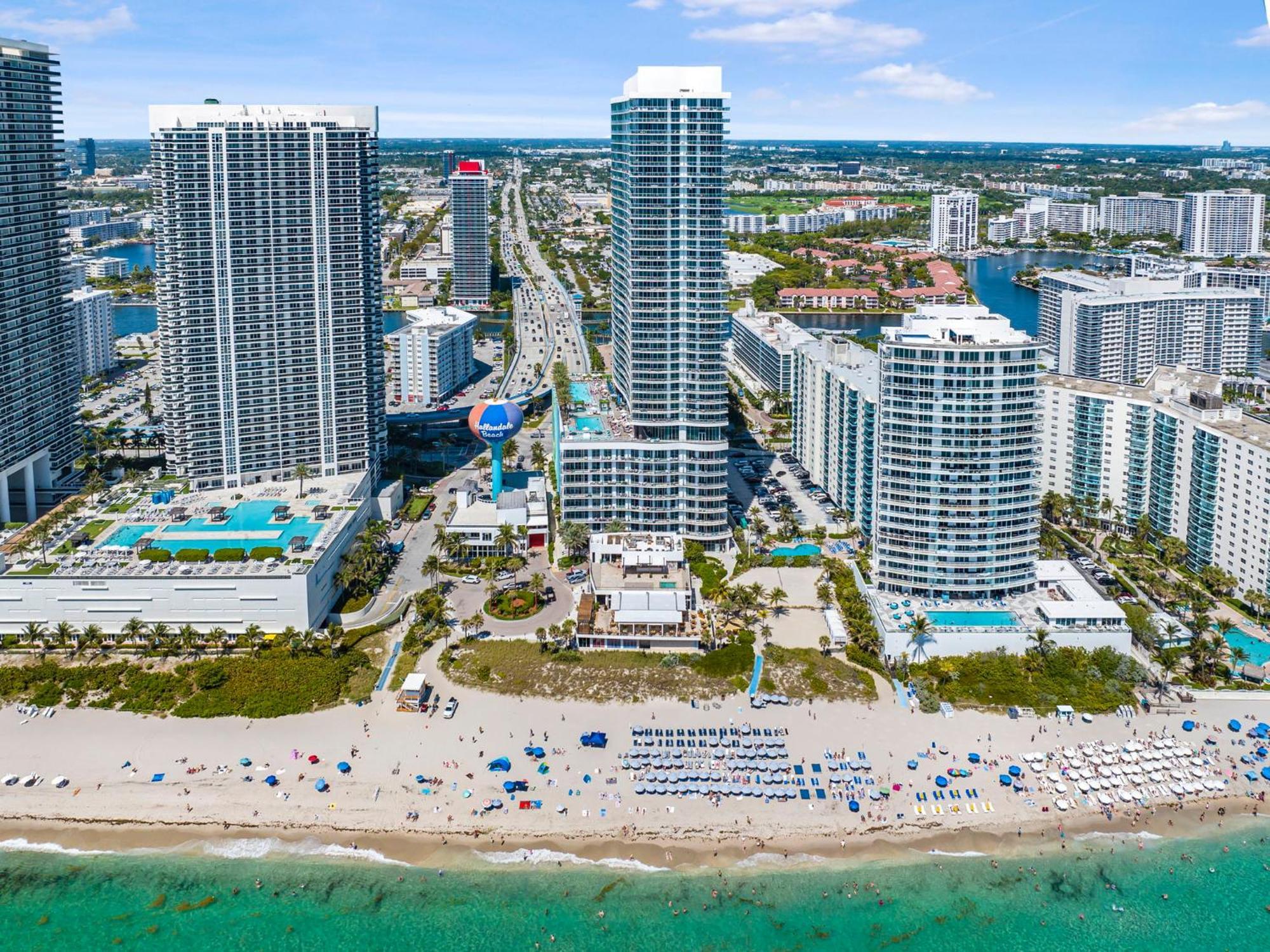Beachside With A Mesmerizing Ocean View Apartment Hollywood