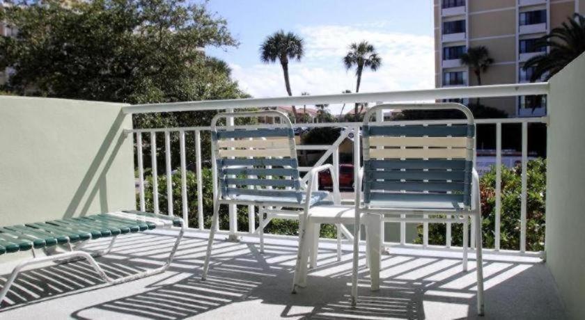 Chart House And Marina Motel