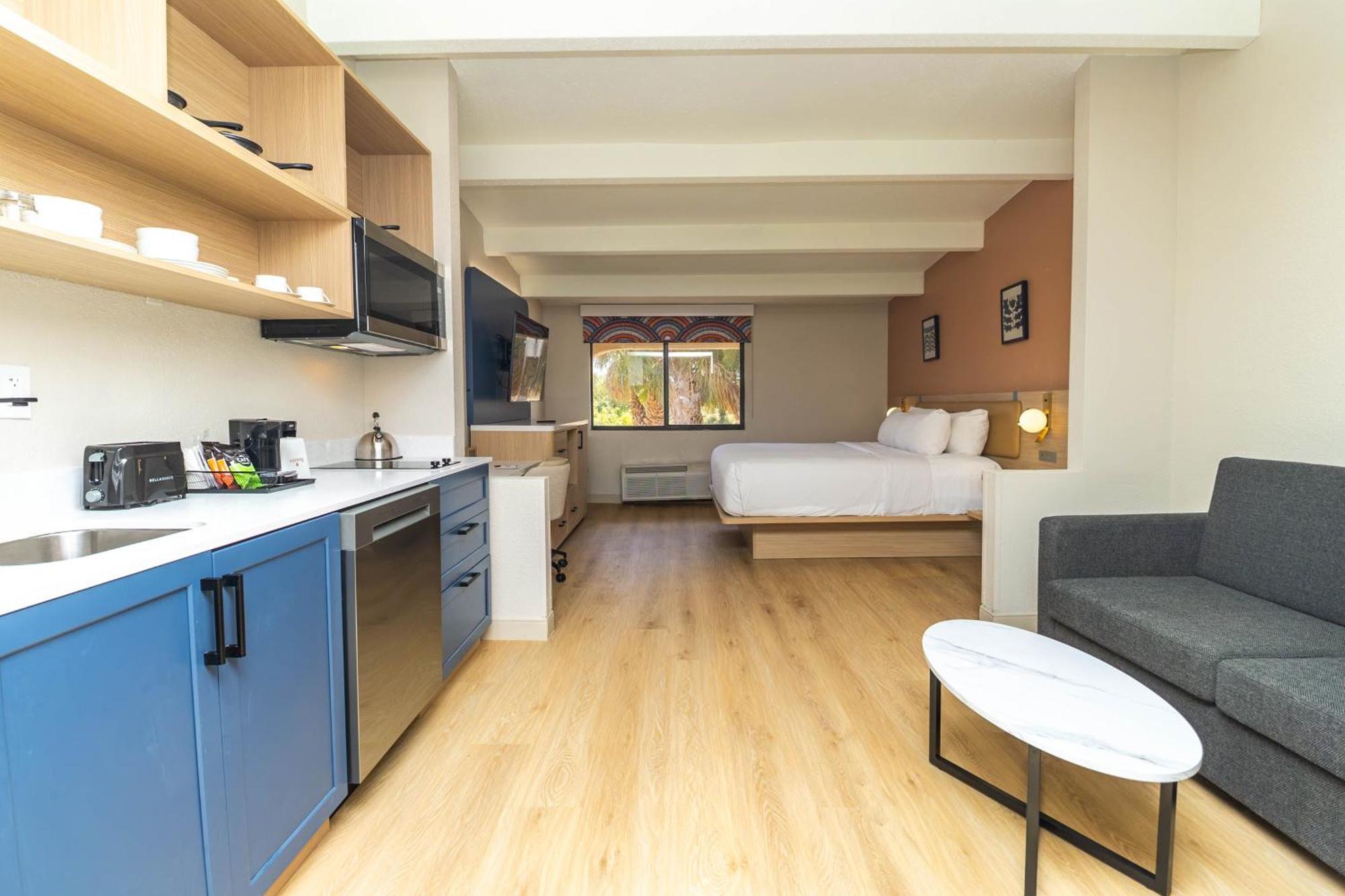 Ramada By Wyndham Orlando South Davenport