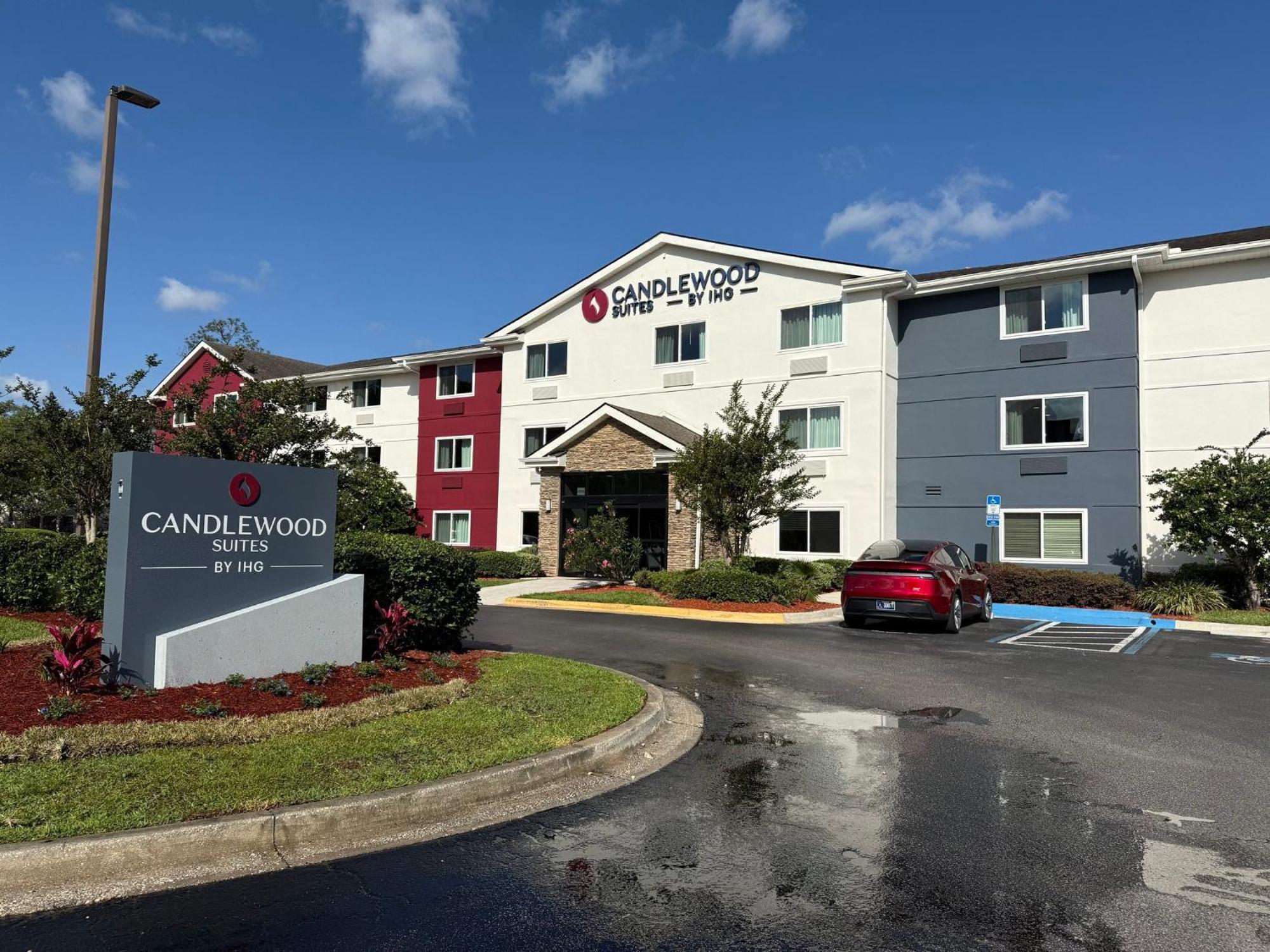 Candlewood Southpoint Hotel 2*