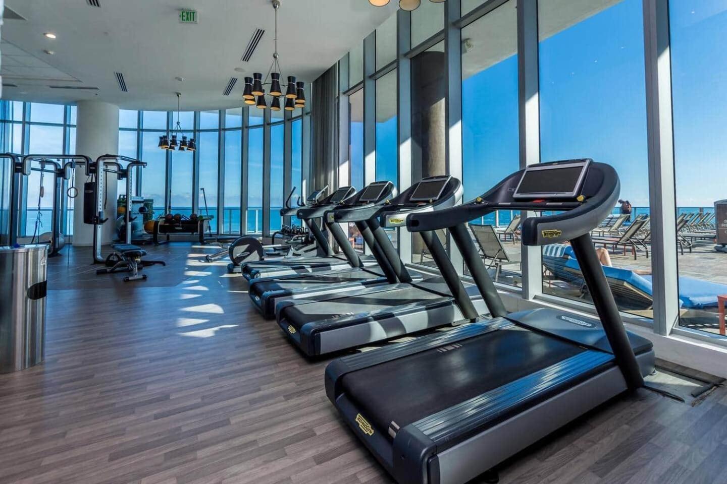 Amazing Oceanfront Views From 24th Floor! * Hollywood