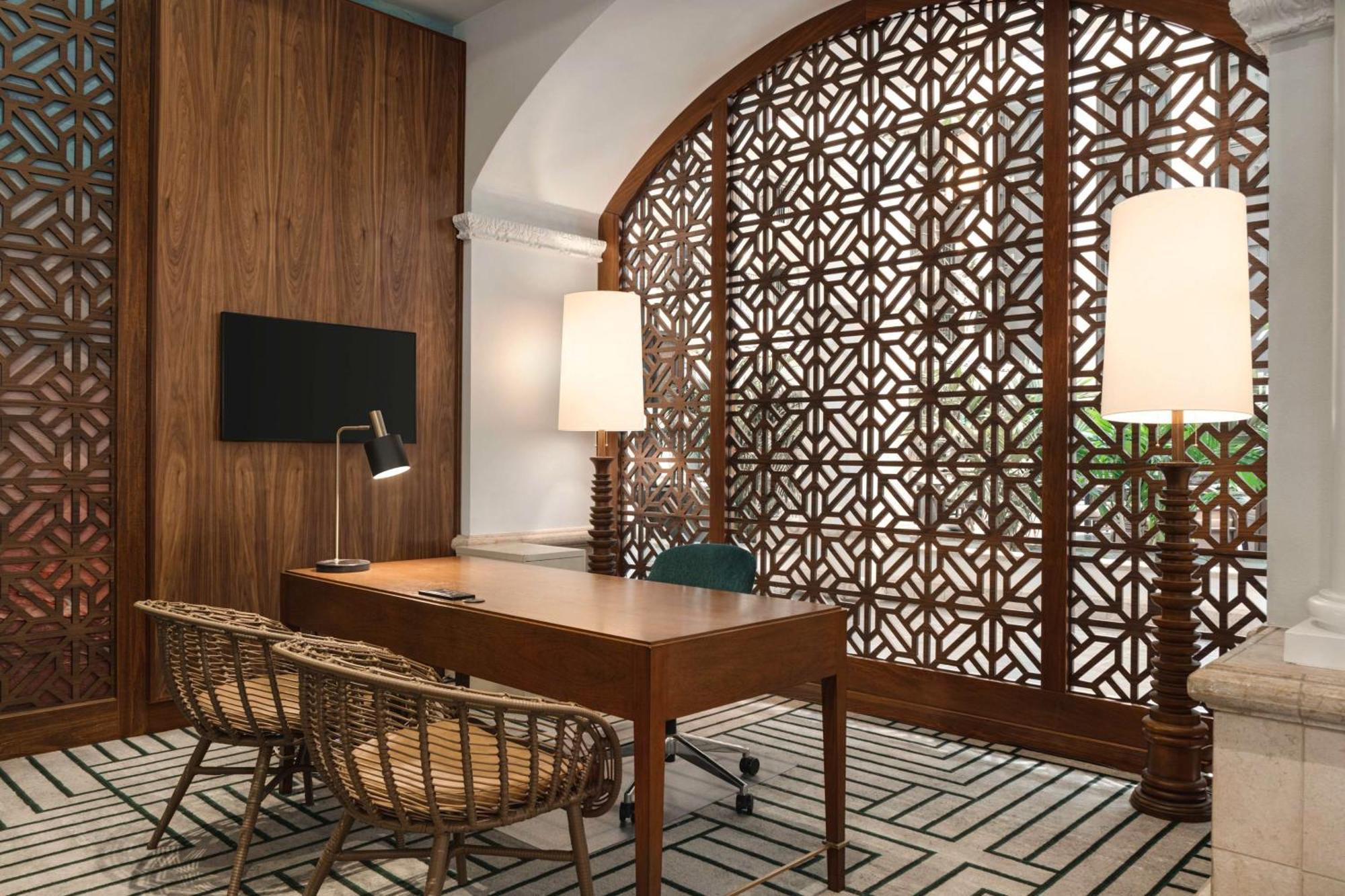 Hotel Embassy By Hilton Lauderdale 17th Street Fort Lauderdale