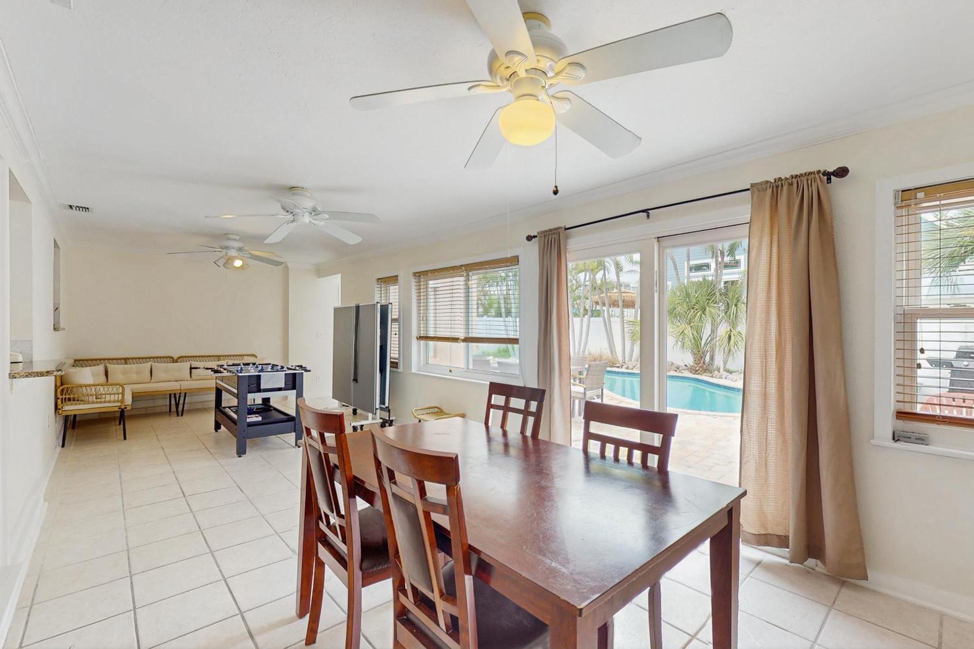 Tropical Oasis Anna Maria