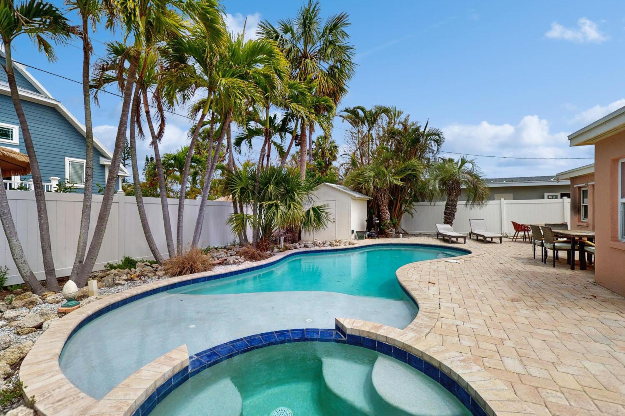 Tropical Oasis Anna Maria