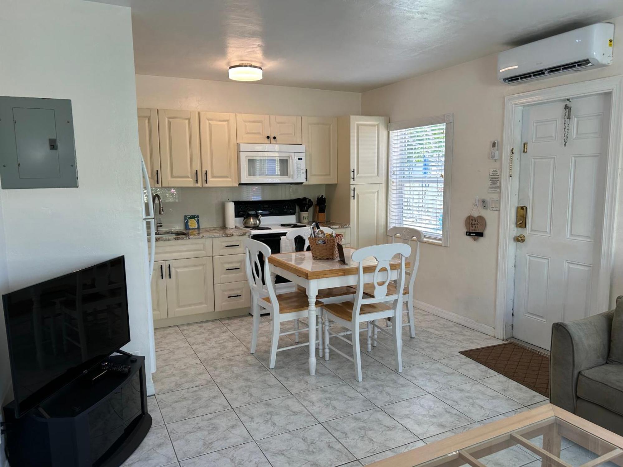 Bahama Club Pompano - Lauderdale - Charming And Cozy & Close To With Pool Aparthotel Pompano Beach
