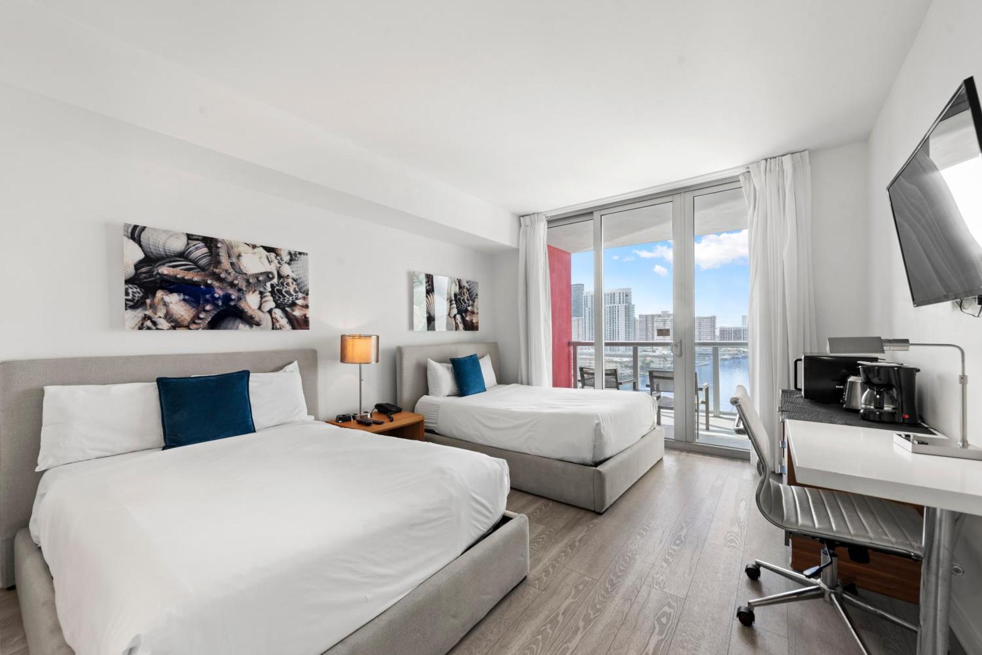 Coastal Luxe Residences - Premium With Pool And Water Views * Hallandale Beach