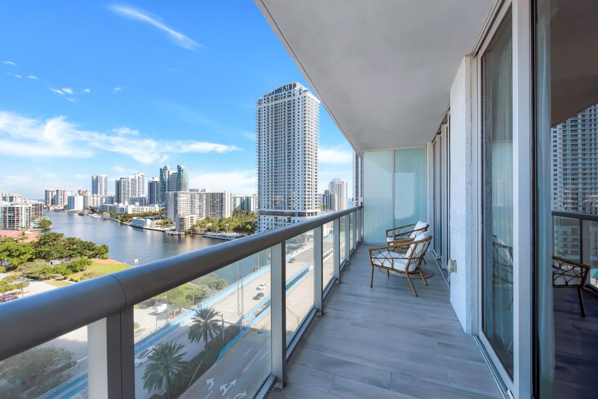 Coastal Luxe Residences - Premium With Pool And Water Views Aparthotel Hallandale Beach