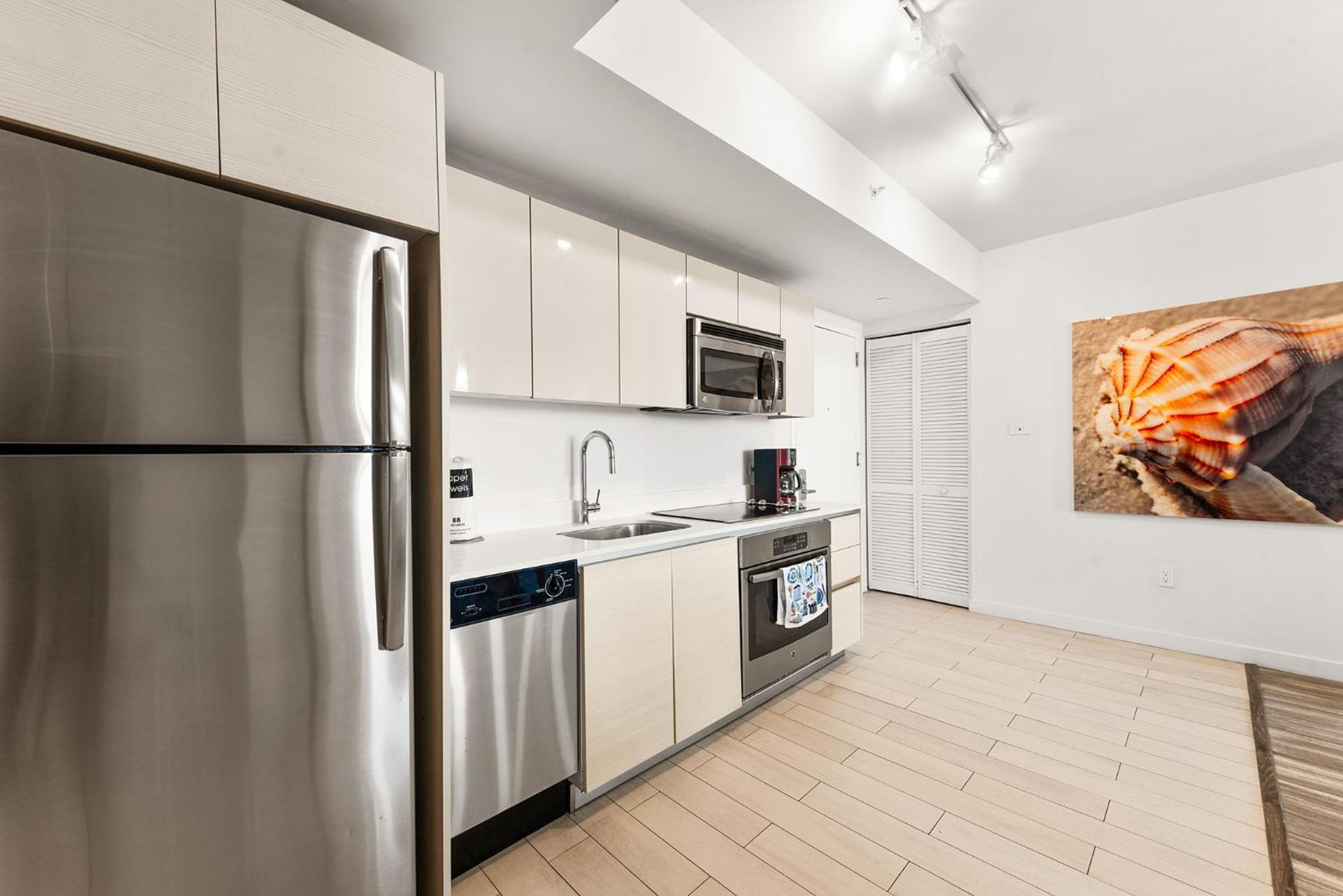 Coastal Luxe Residences - Premium With Pool And Water Views
