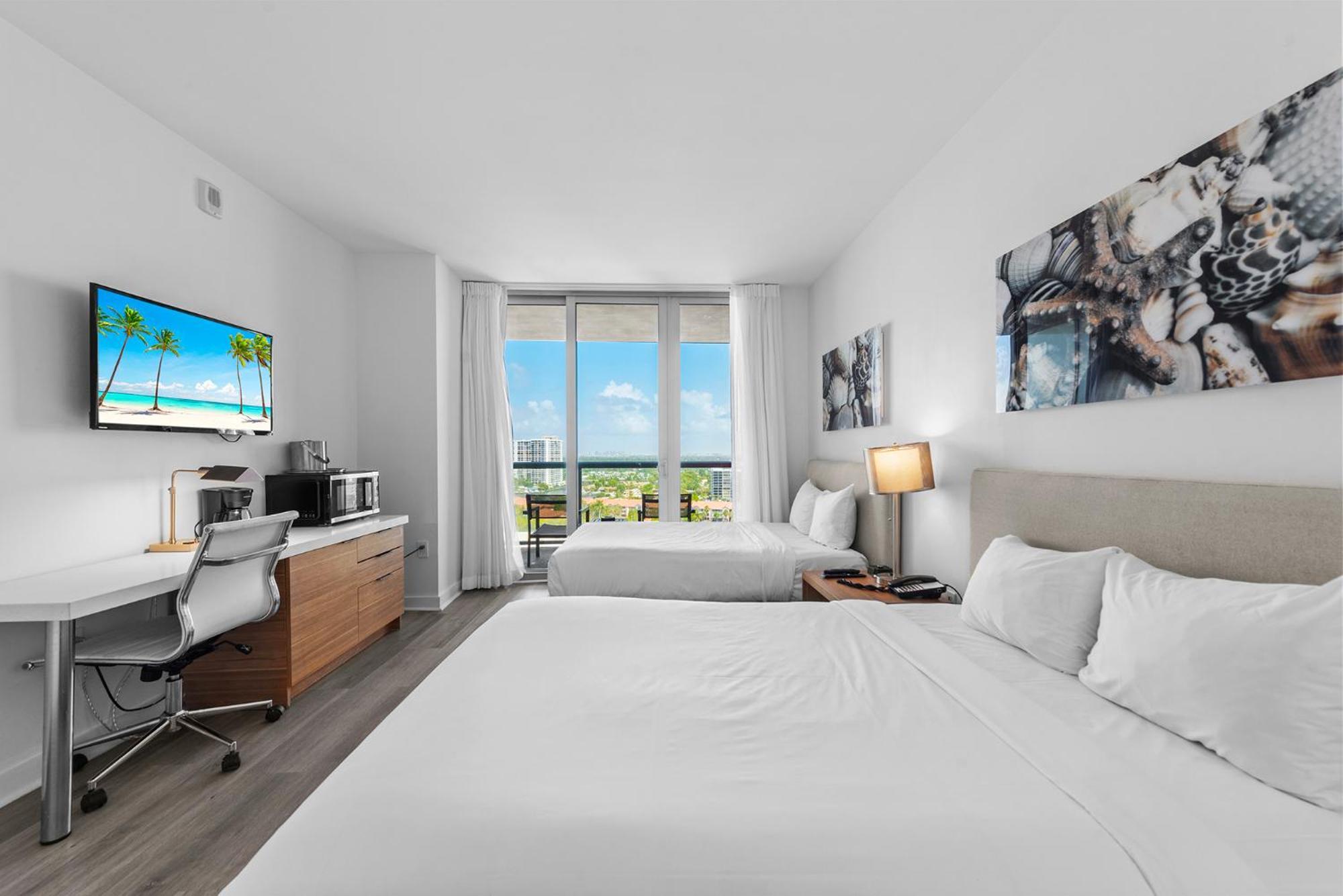 Coastal Luxe Residences - Premium With Pool And Water Views Hallandale Beach