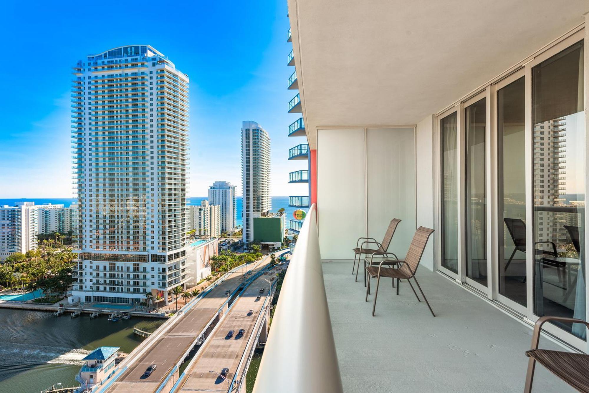 Coastal Luxe Residences - Premium With Pool And Water Views Aparthotel