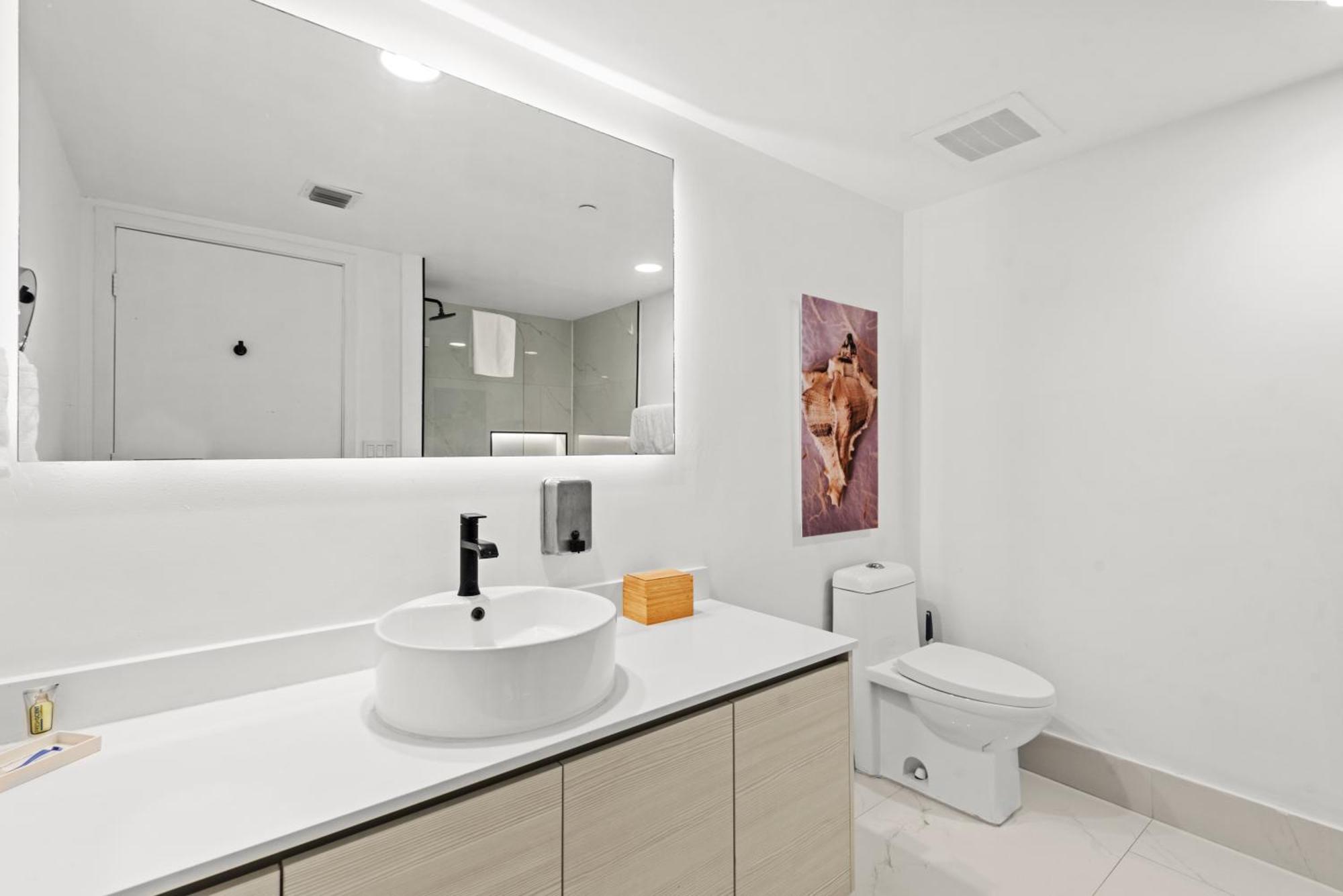 Coastal Luxe Residences - Premium With Pool And Water Views