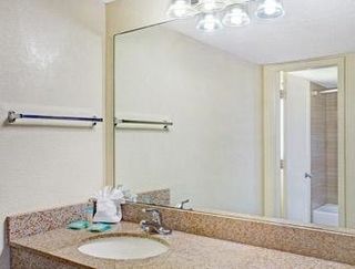 Super 8 By Wyndham Motel