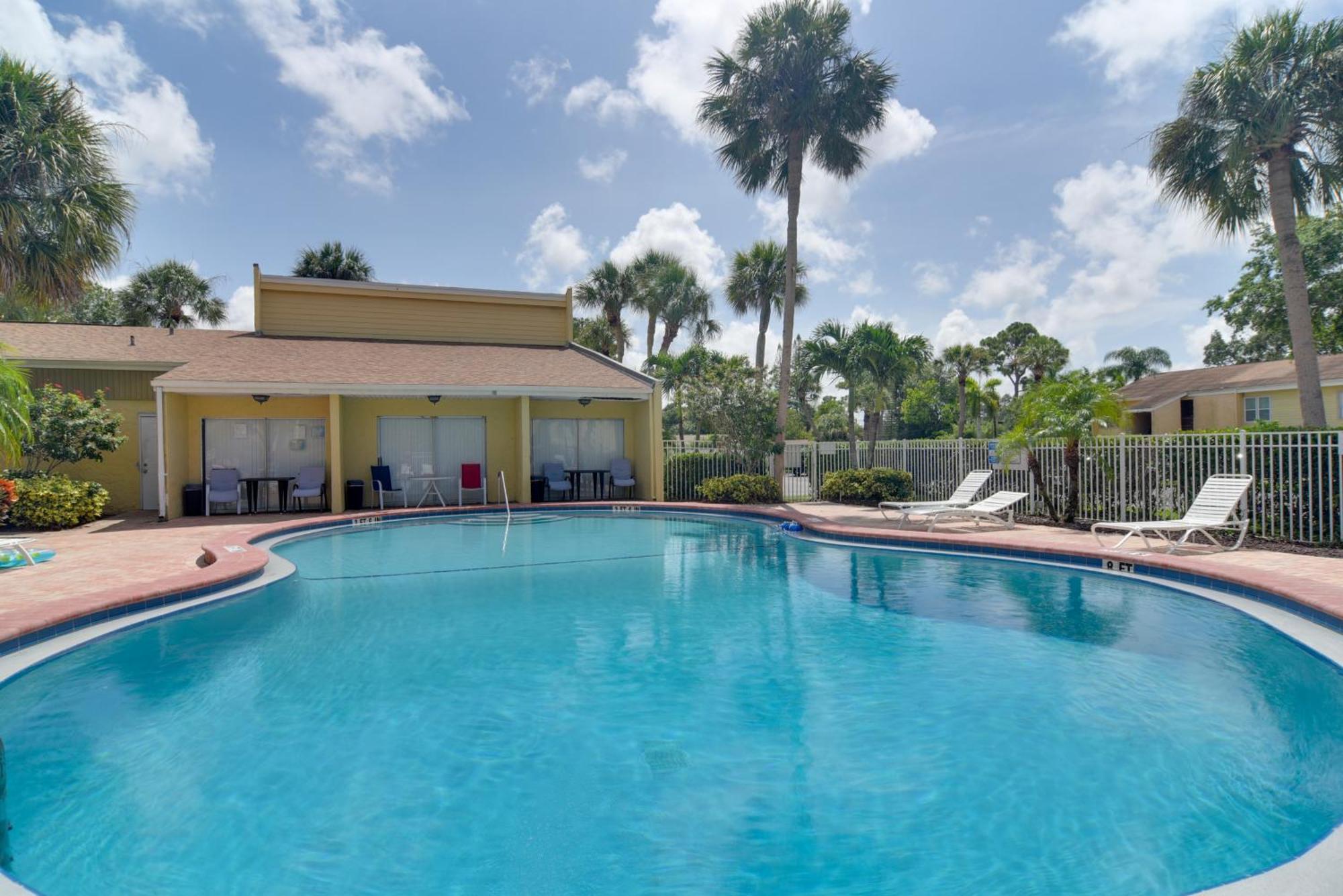 Escape About 4 Mi To Siesta Key Beach! Apartment
