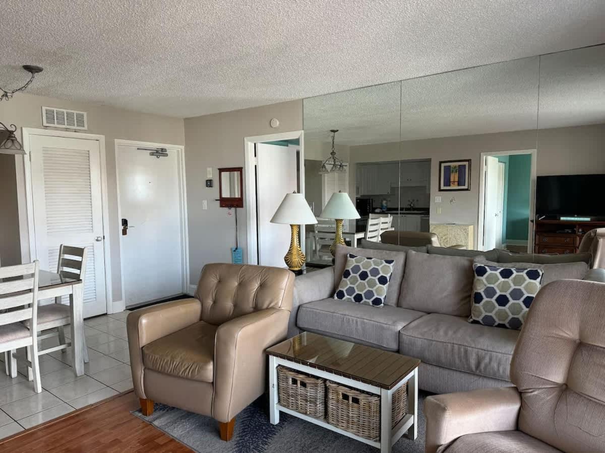 Crescent Arms * Siesta Key