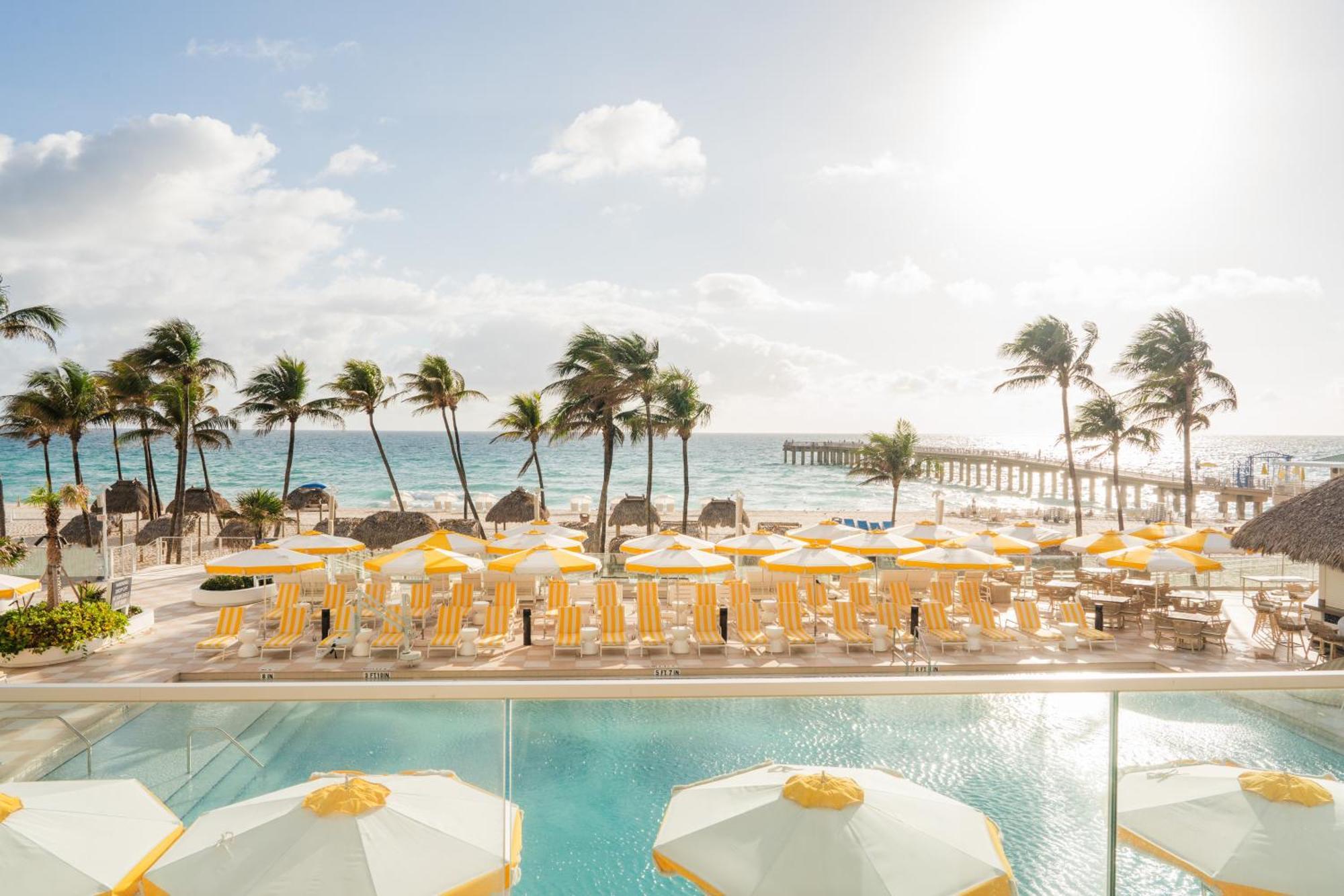 Resort Newport Beachside & 4*