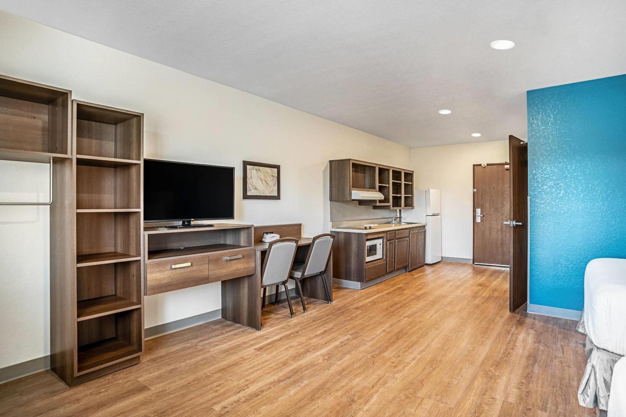 Hotel Woodspring Naples 2*