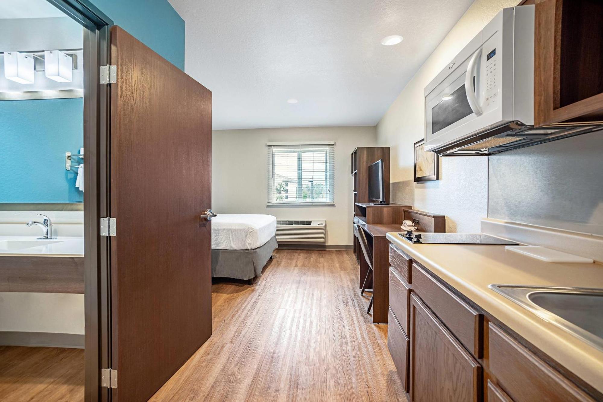 Woodspring Naples 2* Golden Gate