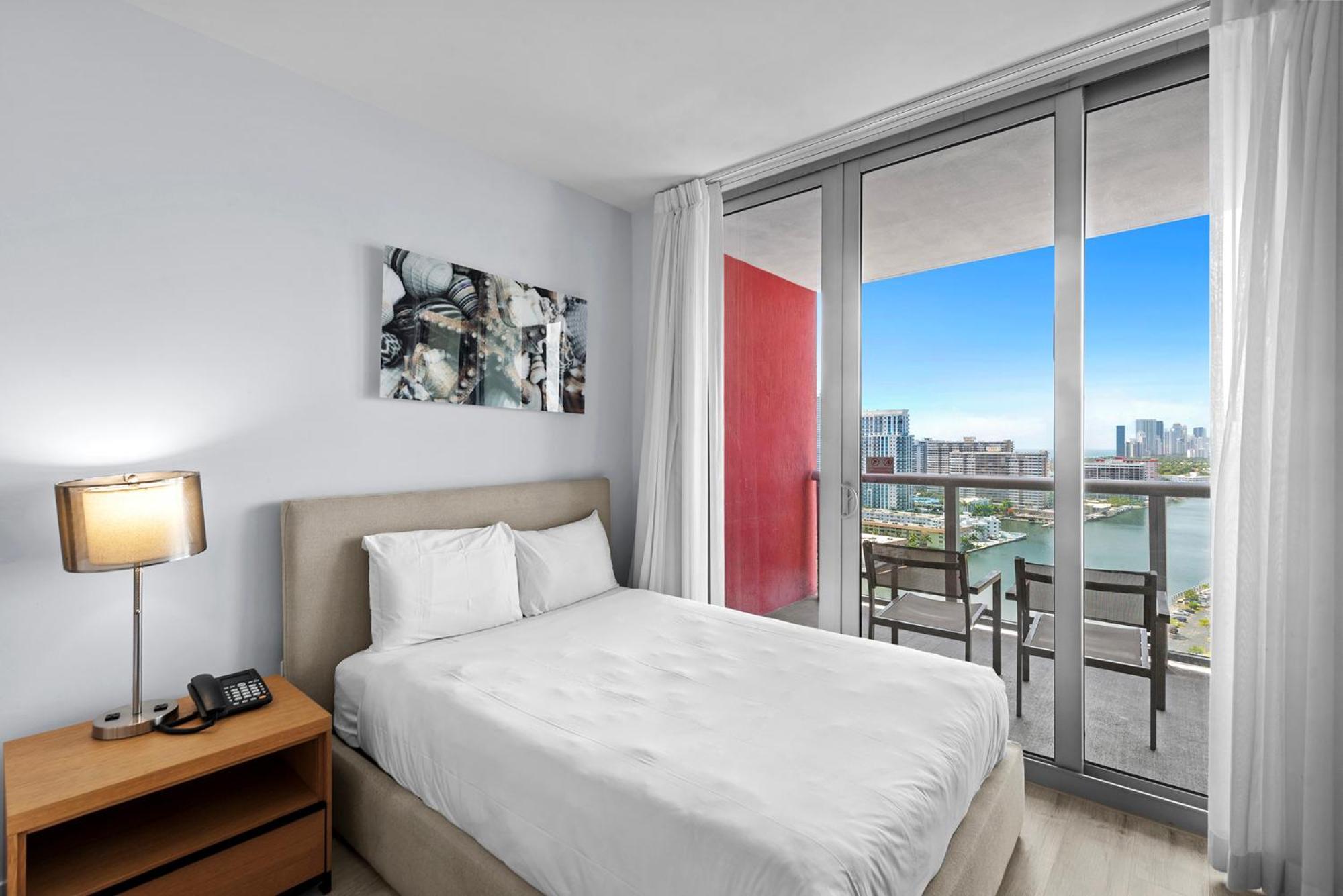 Water View Building With Pool - 5-min Walk To The - Cozy