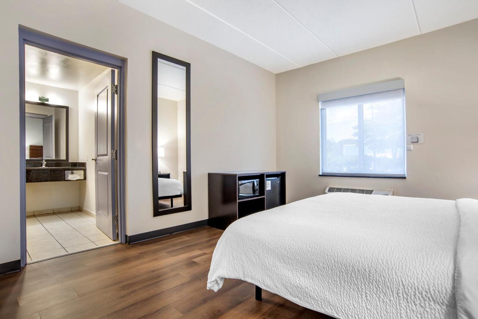Garner Panama Northeast By Ihg Hotel