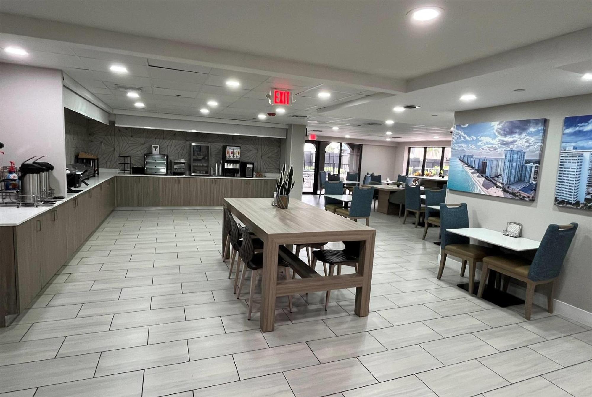 La Quinta By Wyndham Ft Lauderdale Cypress Creek Hotel Fort Lauderdale