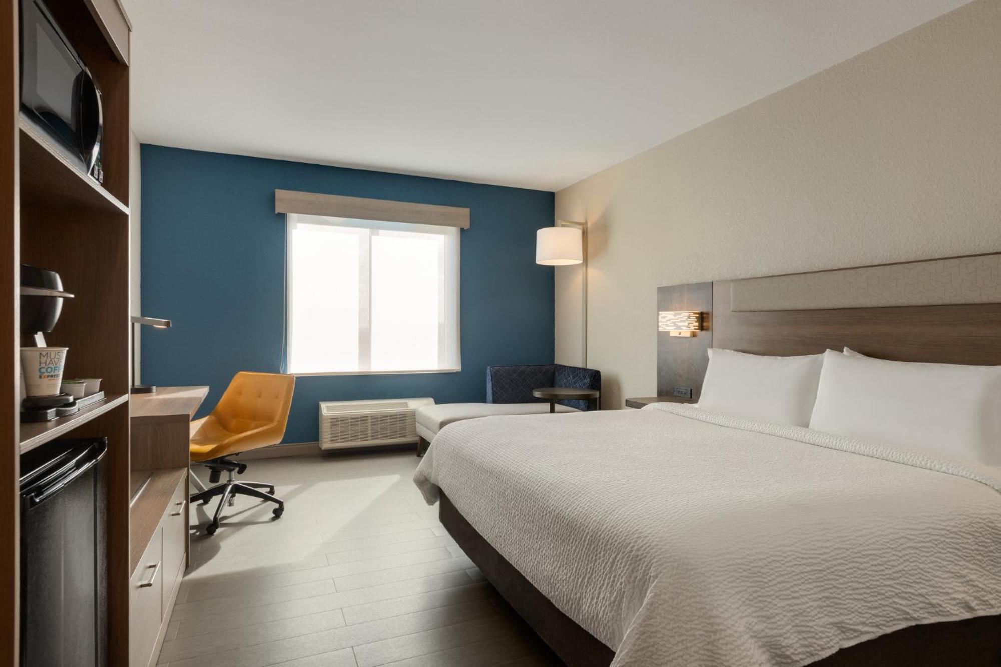 Express Lauderdale Airport South By Ihg Hotel 3*