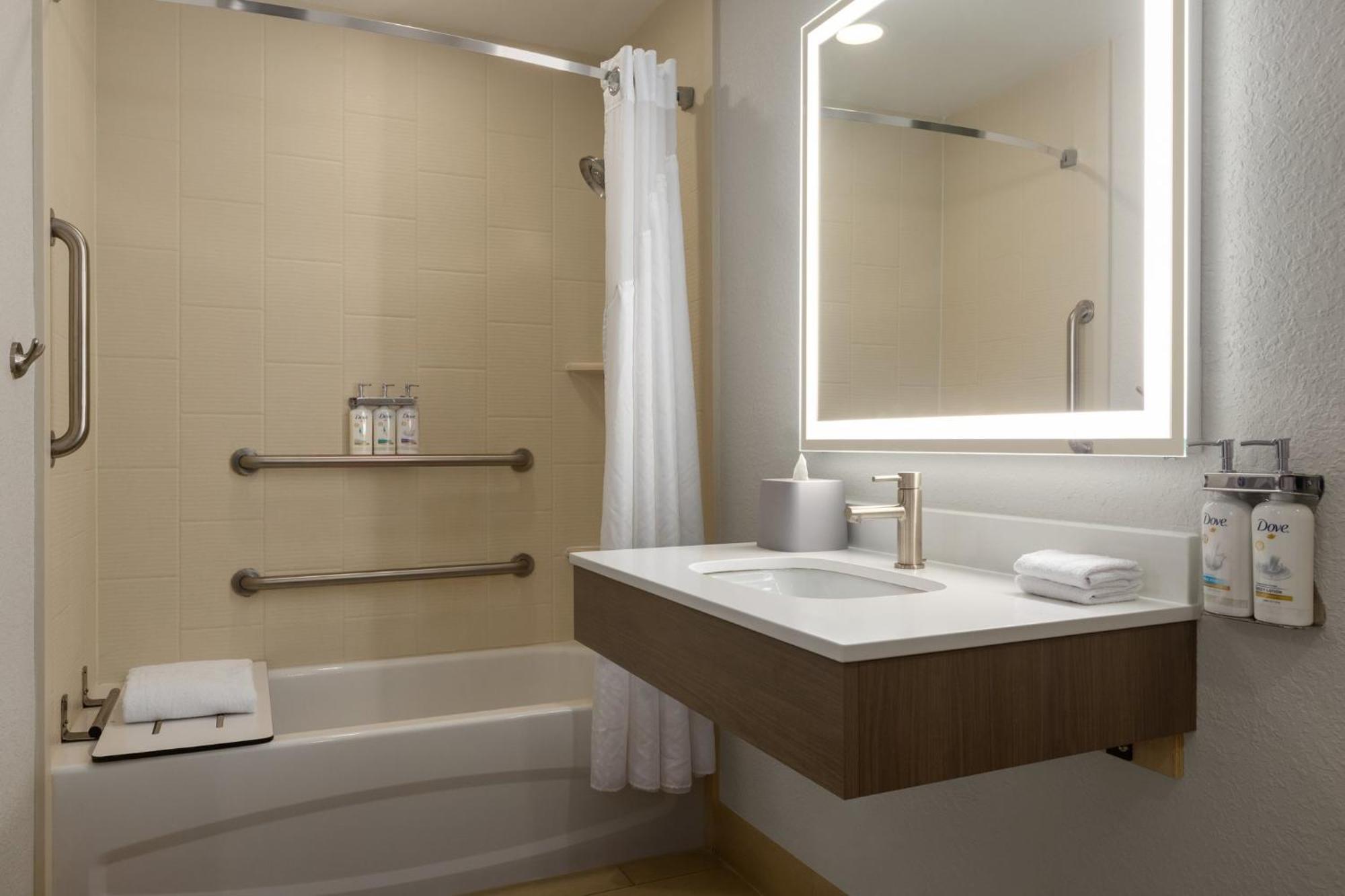 Express Lauderdale Airport South By Ihg Hotel
