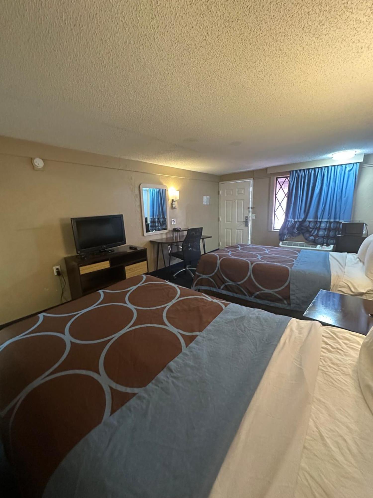 Super 8 By Wyndham West Palm Motel Lantana