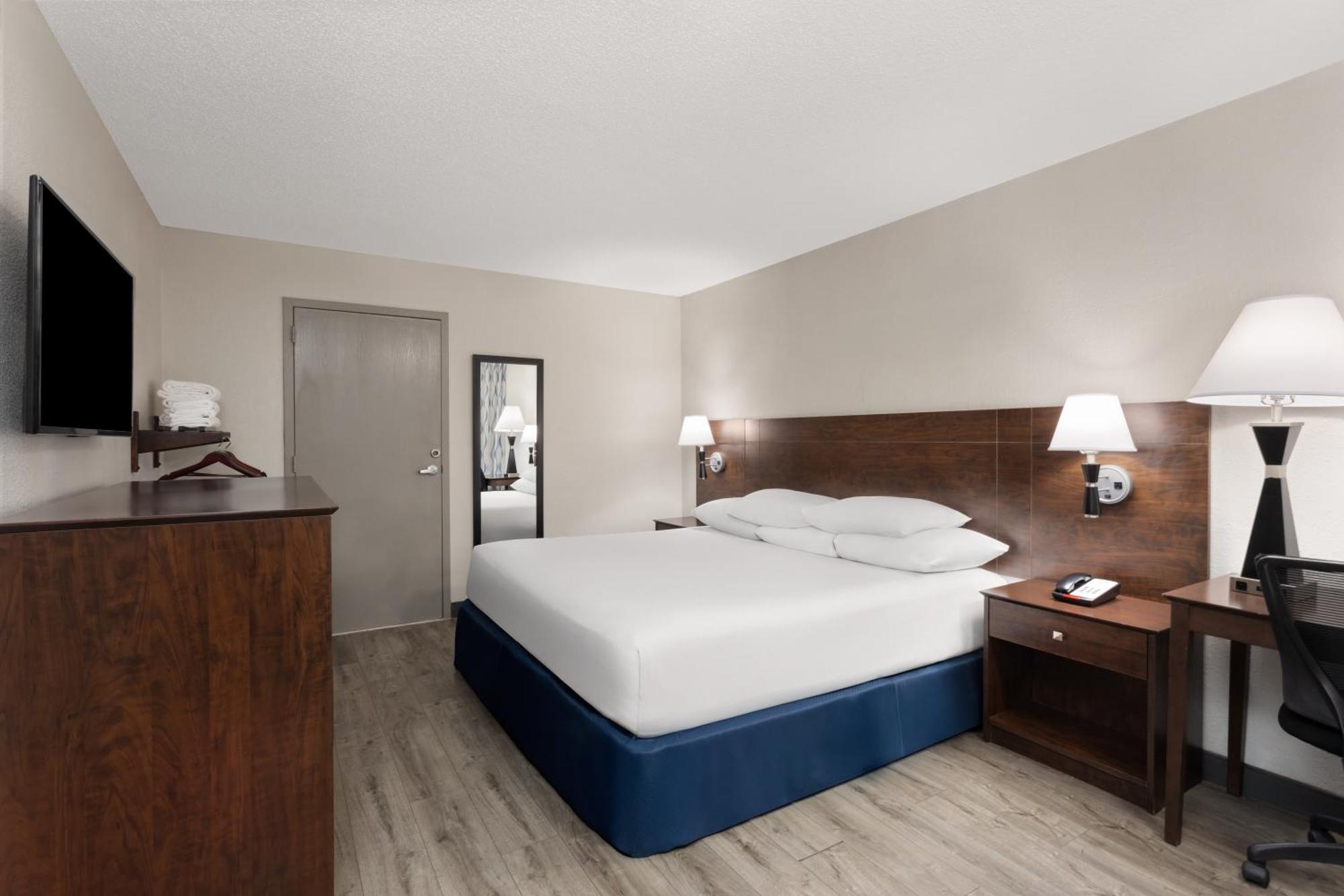 Days By Wyndham Orlando Conv. Center/international Dr 2*