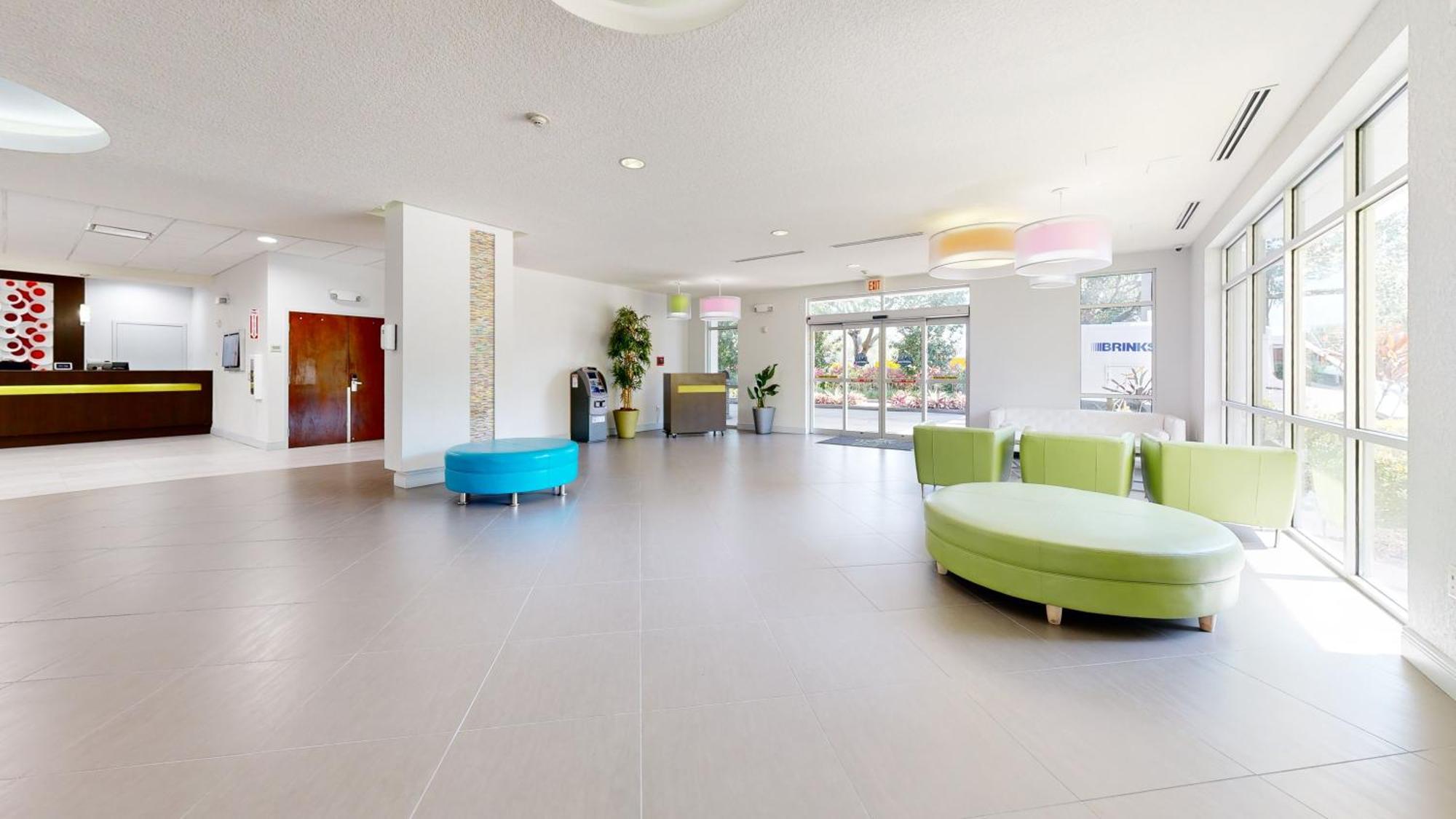 Avanti International 3*