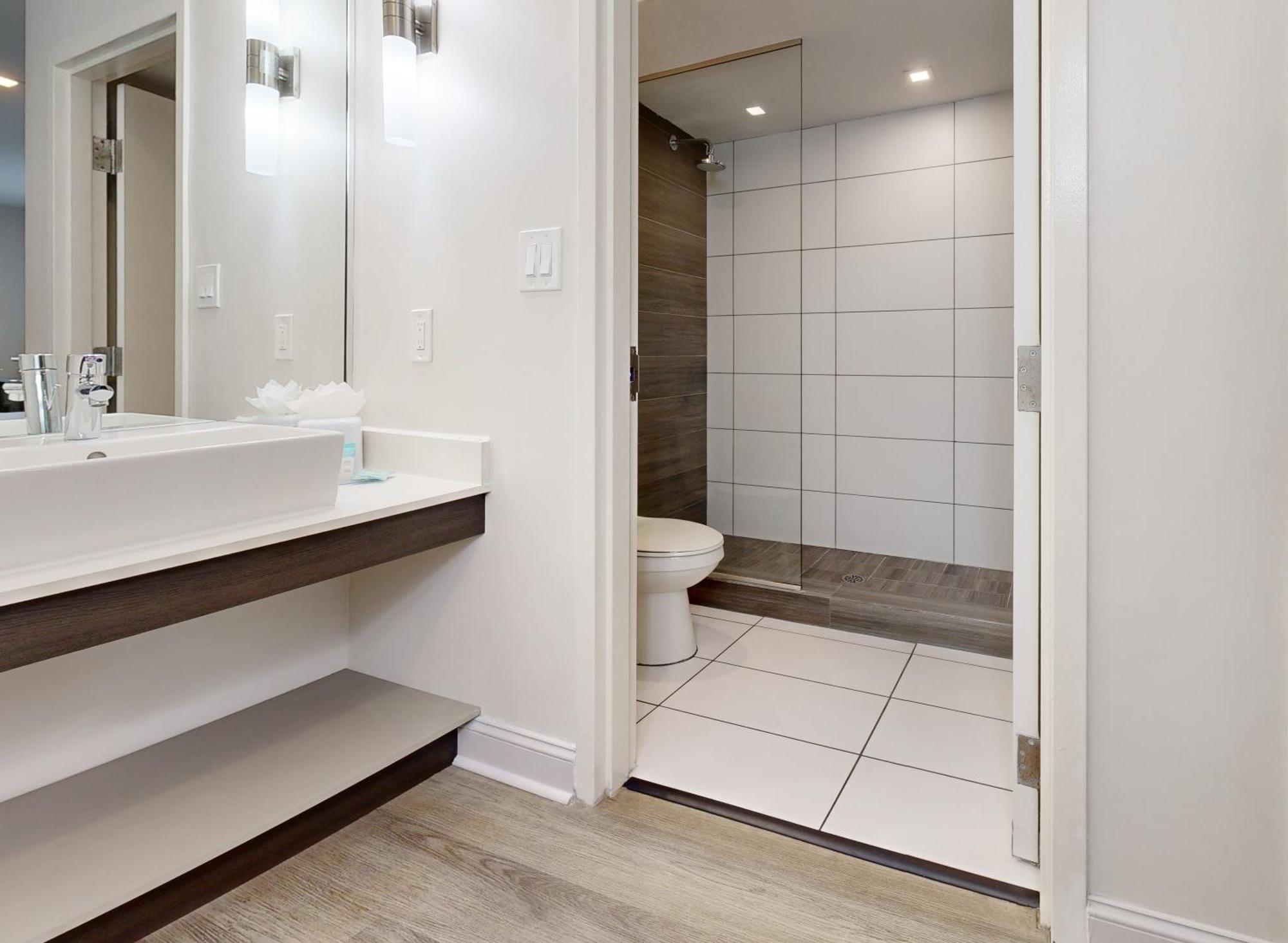 Avanti International 3*