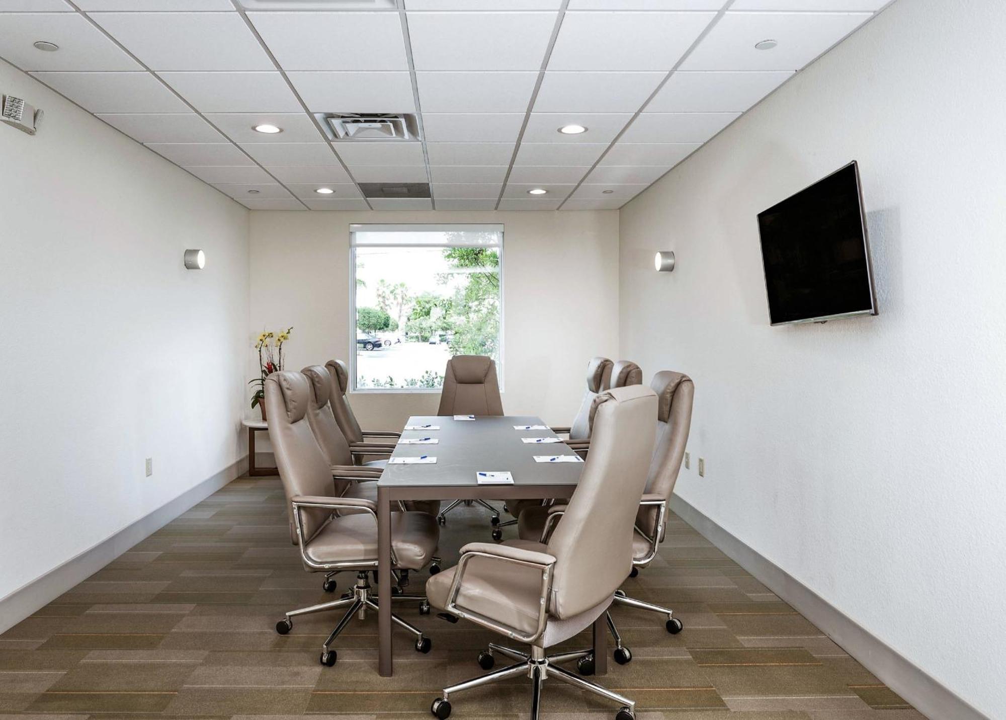 Express & Boynton West By Ihg Hotel Boynton Beach