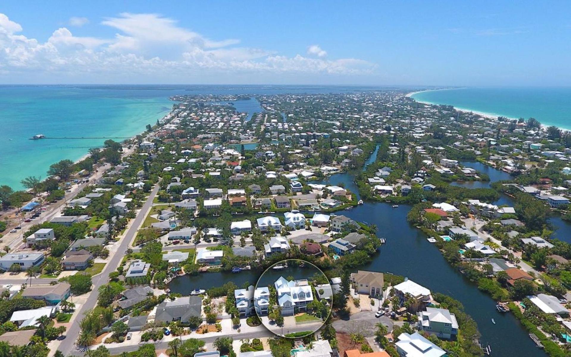 Holiday home A Shore Thing - Second To None Spacious Waterfront Luxury Dock Pool Rooftop Water Views Anna Maria