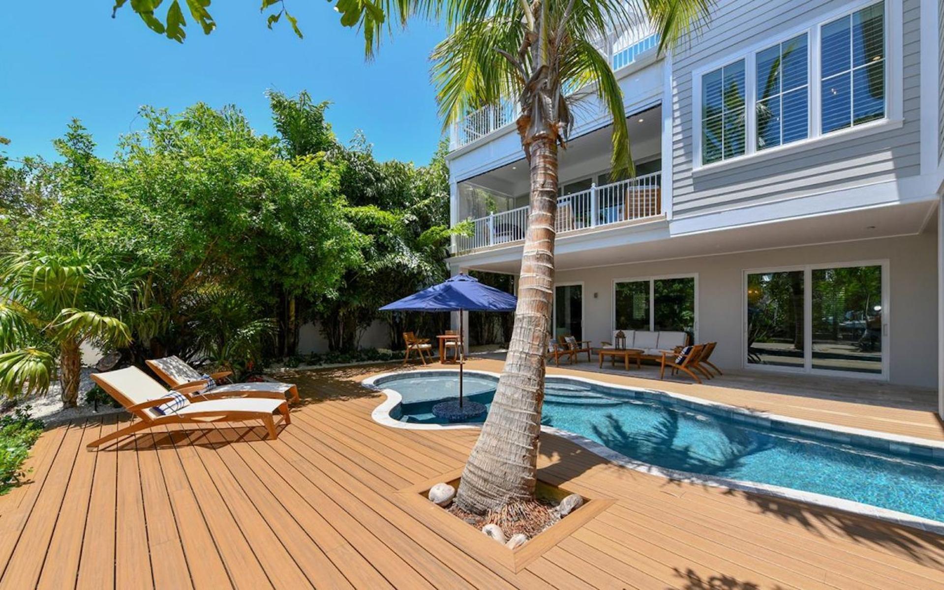 A Shore Thing - Second To None Spacious Waterfront Luxury Dock Pool Rooftop Water Views Anna Maria