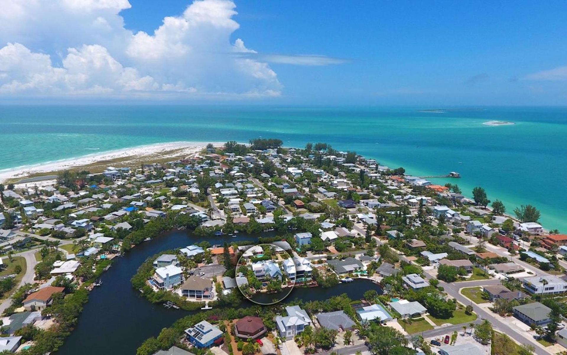 A Shore Thing - Second To None Spacious Waterfront Luxury Dock Pool Rooftop Water Views Holiday home