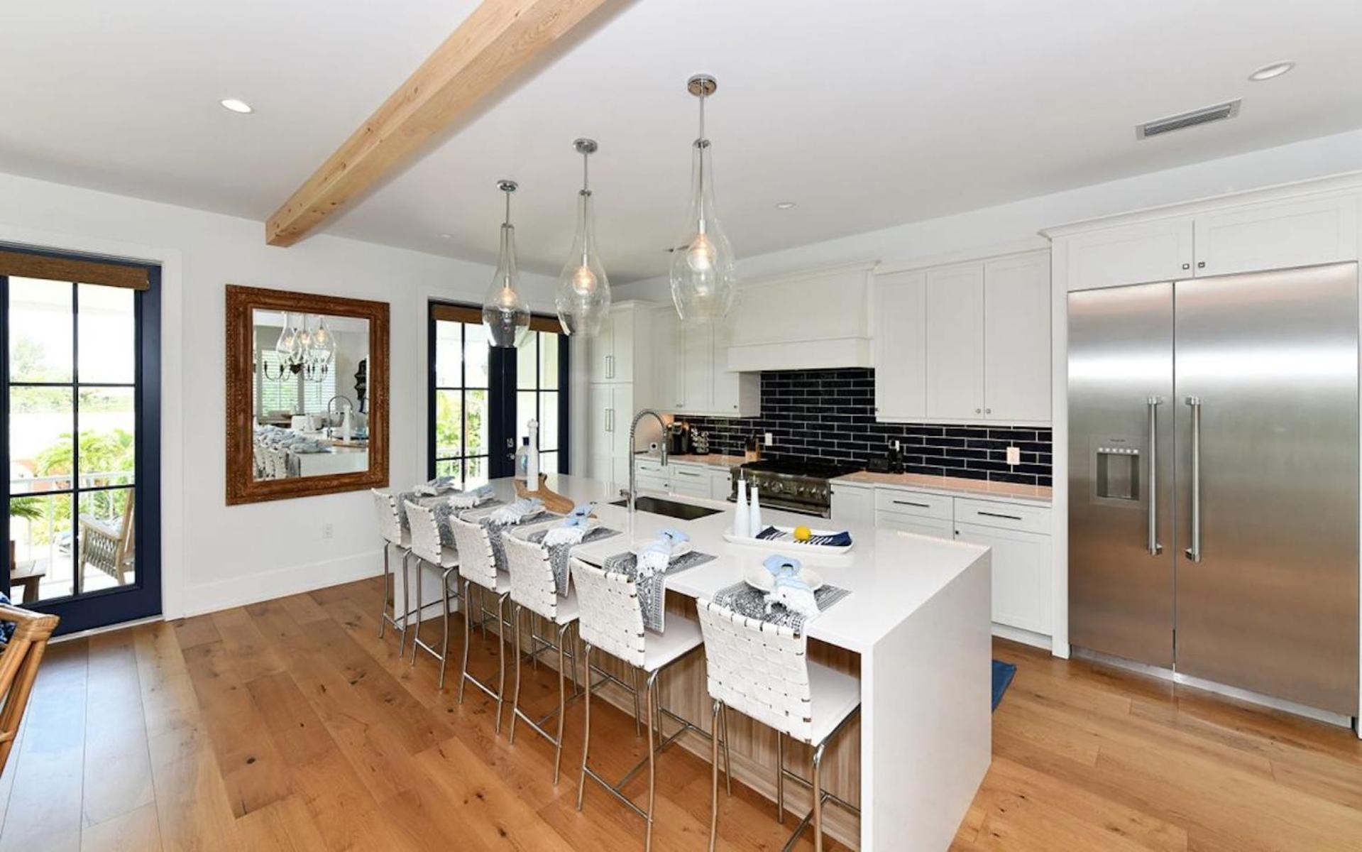 A Shore Thing - Second To None Spacious Waterfront Luxury Dock Pool Rooftop Water Views Holiday home *